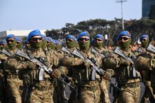 Президент Ильхам Алиев, Первая леди Мехрибан Алиева, Реджеп Тайип Эрдоган и Мухаммад Шахбаз Шариф приняли участие в Военном параде, посвященном пятой годовщине Победы в Отечественной войне (ФОТО/ВИДЕО)