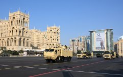 Президент Ильхам Алиев, Первая леди Мехрибан Алиева, Реджеп Тайип Эрдоган и Мухаммад Шахбаз Шариф приняли участие в Военном параде, посвященном пятой годовщине Победы в Отечественной войне (ФОТО/ВИДЕО)