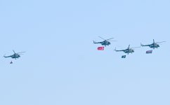 Президент Ильхам Алиев, Первая леди Мехрибан Алиева, Реджеп Тайип Эрдоган и Мухаммад Шахбаз Шариф приняли участие в Военном параде, посвященном пятой годовщине Победы в Отечественной войне (ФОТО/ВИДЕО)