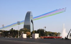 Президент Ильхам Алиев, Первая леди Мехрибан Алиева, Реджеп Тайип Эрдоган и Мухаммад Шахбаз Шариф приняли участие в Военном параде, посвященном пятой годовщине Победы в Отечественной войне (ФОТО/ВИДЕО)