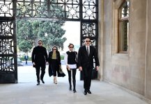 Президент Ильхам Алиев, Первая леди Мехрибан Алиева, Реджеп Тайип Эрдоган и Мухаммад Шахбаз Шариф приняли участие в Военном параде, посвященном пятой годовщине Победы в Отечественной войне (ФОТО/ВИДЕО)