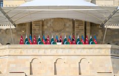 Президент Ильхам Алиев, Первая леди Мехрибан Алиева, Реджеп Тайип Эрдоган и Мухаммад Шахбаз Шариф приняли участие в Военном параде, посвященном пятой годовщине Победы в Отечественной войне (ФОТО/ВИДЕО)