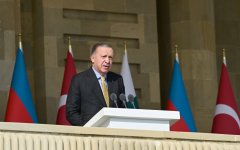 Президент Ильхам Алиев, Первая леди Мехрибан Алиева, Реджеп Тайип Эрдоган и Мухаммад Шахбаз Шариф приняли участие в Военном параде, посвященном пятой годовщине Победы в Отечественной войне (ФОТО/ВИДЕО)