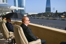 Президент Ильхам Алиев, Первая леди Мехрибан Алиева, Реджеп Тайип Эрдоган и Мухаммад Шахбаз Шариф приняли участие в Военном параде, посвященном пятой годовщине Победы в Отечественной войне (ФОТО/ВИДЕО)
