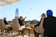 Президент Ильхам Алиев, Первая леди Мехрибан Алиева, Реджеп Тайип Эрдоган и Мухаммад Шахбаз Шариф приняли участие в Военном параде, посвященном пятой годовщине Победы в Отечественной войне (ФОТО/ВИДЕО)