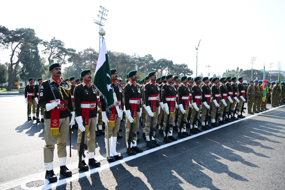 Президент Ильхам Алиев, Первая леди Мехрибан Алиева, Реджеп Тайип Эрдоган и Мухаммад Шахбаз Шариф приняли участие в Военном параде, посвященном пятой годовщине Победы в Отечественной войне (ФОТО/ВИДЕО)