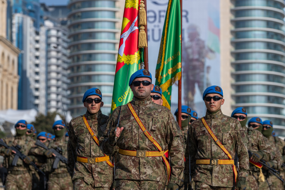Президент Ильхам Алиев, Первая леди Мехрибан Алиева, Реджеп Тайип Эрдоган и Мухаммад Шахбаз Шариф приняли участие в Военном параде, посвященном пятой годовщине Победы в Отечественной войне (ФОТО/ВИДЕО)