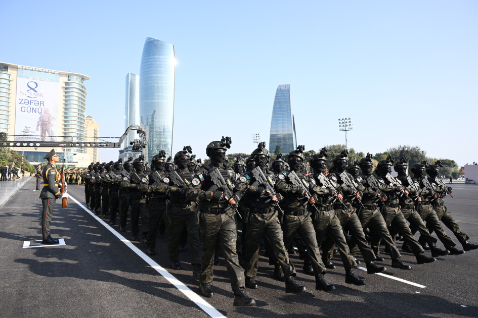 Президент Ильхам Алиев, Первая леди Мехрибан Алиева, Реджеп Тайип Эрдоган и Мухаммад Шахбаз Шариф приняли участие в Военном параде, посвященном пятой годовщине Победы в Отечественной войне (ФОТО/ВИДЕО)