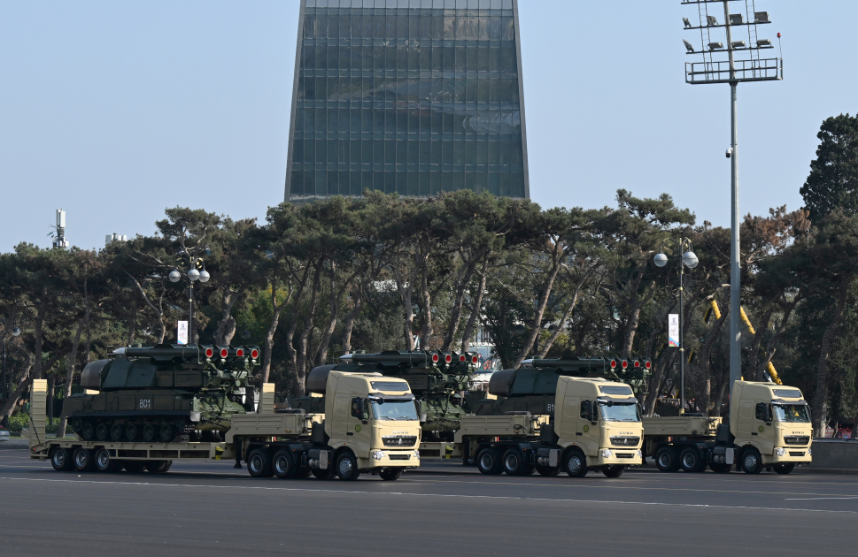 Президент Ильхам Алиев, Первая леди Мехрибан Алиева, Реджеп Тайип Эрдоган и Мухаммад Шахбаз Шариф приняли участие в Военном параде, посвященном пятой годовщине Победы в Отечественной войне (ФОТО/ВИДЕО)