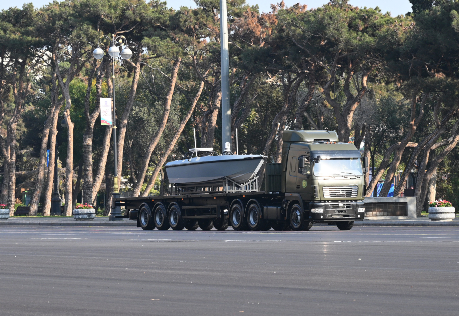 Президент Ильхам Алиев, Первая леди Мехрибан Алиева, Реджеп Тайип Эрдоган и Мухаммад Шахбаз Шариф приняли участие в Военном параде, посвященном пятой годовщине Победы в Отечественной войне (ФОТО/ВИДЕО)