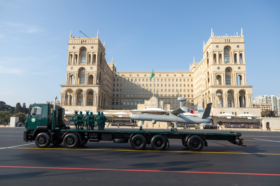 Президент Ильхам Алиев, Первая леди Мехрибан Алиева, Реджеп Тайип Эрдоган и Мухаммад Шахбаз Шариф приняли участие в Военном параде, посвященном пятой годовщине Победы в Отечественной войне (ФОТО/ВИДЕО)