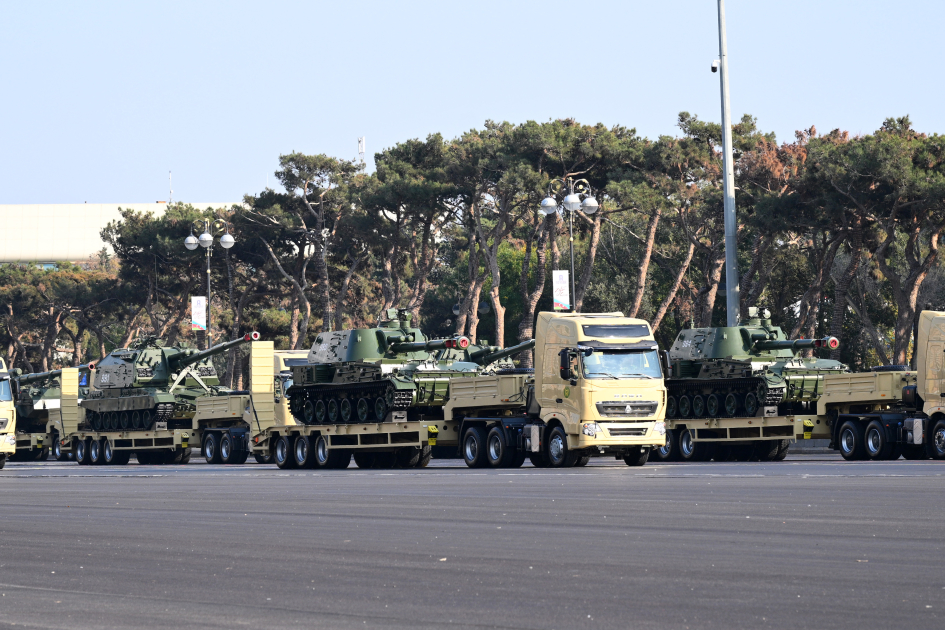 Президент Ильхам Алиев, Первая леди Мехрибан Алиева, Реджеп Тайип Эрдоган и Мухаммад Шахбаз Шариф приняли участие в Военном параде, посвященном пятой годовщине Победы в Отечественной войне (ФОТО/ВИДЕО)