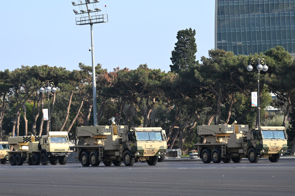 Президент Ильхам Алиев, Первая леди Мехрибан Алиева, Реджеп Тайип Эрдоган и Мухаммад Шахбаз Шариф приняли участие в Военном параде, посвященном пятой годовщине Победы в Отечественной войне (ФОТО/ВИДЕО)