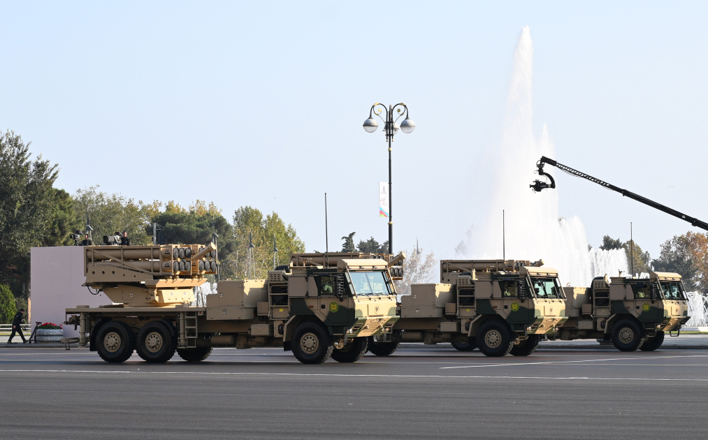 Президент Ильхам Алиев, Первая леди Мехрибан Алиева, Реджеп Тайип Эрдоган и Мухаммад Шахбаз Шариф приняли участие в Военном параде, посвященном пятой годовщине Победы в Отечественной войне (ФОТО/ВИДЕО)