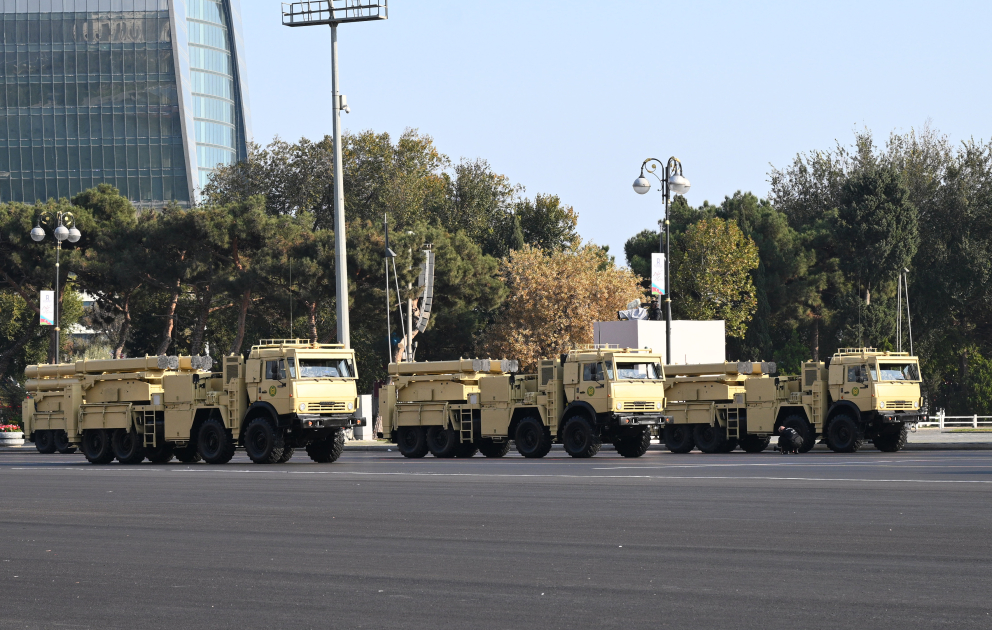Президент Ильхам Алиев, Первая леди Мехрибан Алиева, Реджеп Тайип Эрдоган и Мухаммад Шахбаз Шариф приняли участие в Военном параде, посвященном пятой годовщине Победы в Отечественной войне (ФОТО/ВИДЕО)