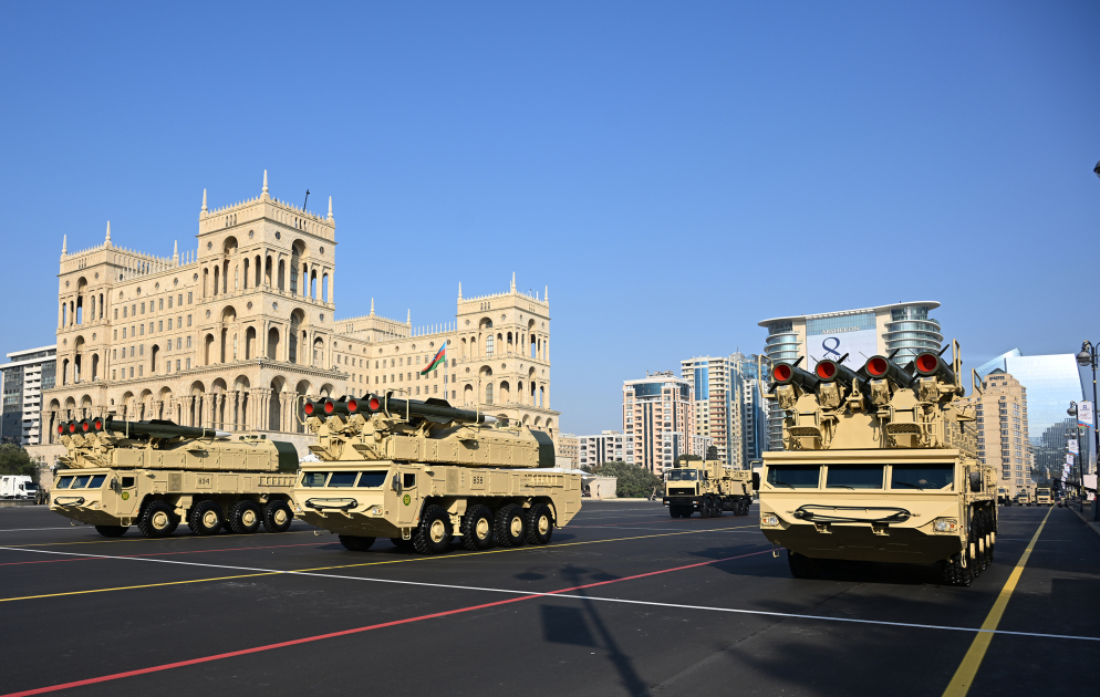 Президент Ильхам Алиев, Первая леди Мехрибан Алиева, Реджеп Тайип Эрдоган и Мухаммад Шахбаз Шариф приняли участие в Военном параде, посвященном пятой годовщине Победы в Отечественной войне (ФОТО/ВИДЕО)