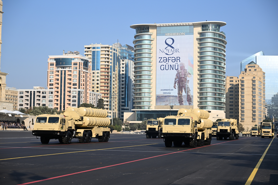 Президент Ильхам Алиев, Первая леди Мехрибан Алиева, Реджеп Тайип Эрдоган и Мухаммад Шахбаз Шариф приняли участие в Военном параде, посвященном пятой годовщине Победы в Отечественной войне (ФОТО/ВИДЕО)