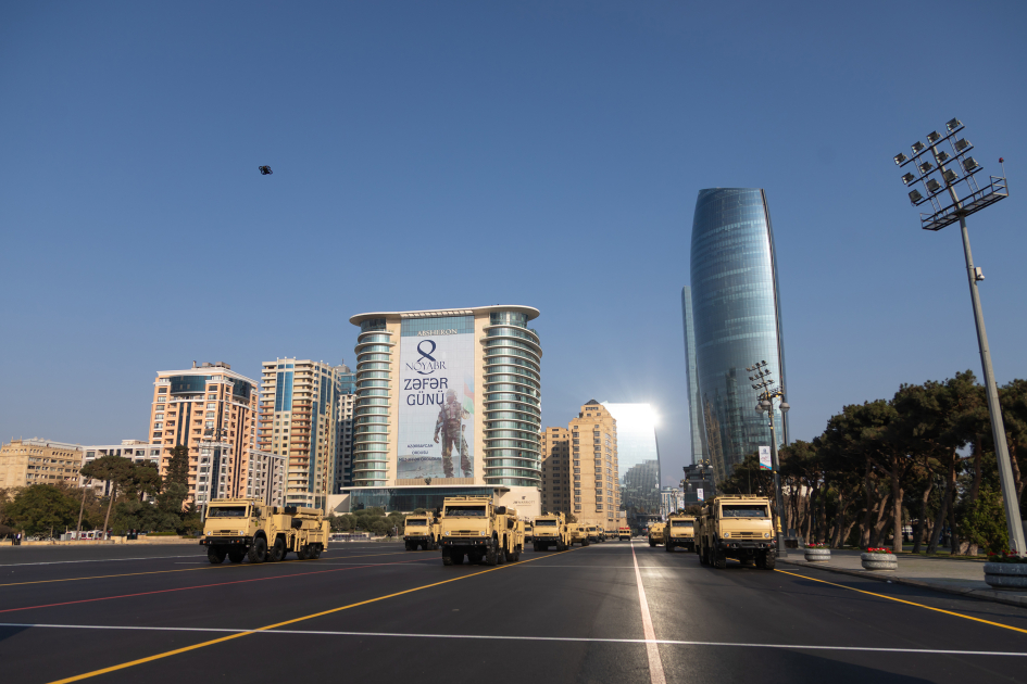 Президент Ильхам Алиев, Первая леди Мехрибан Алиева, Реджеп Тайип Эрдоган и Мухаммад Шахбаз Шариф приняли участие в Военном параде, посвященном пятой годовщине Победы в Отечественной войне (ФОТО/ВИДЕО)