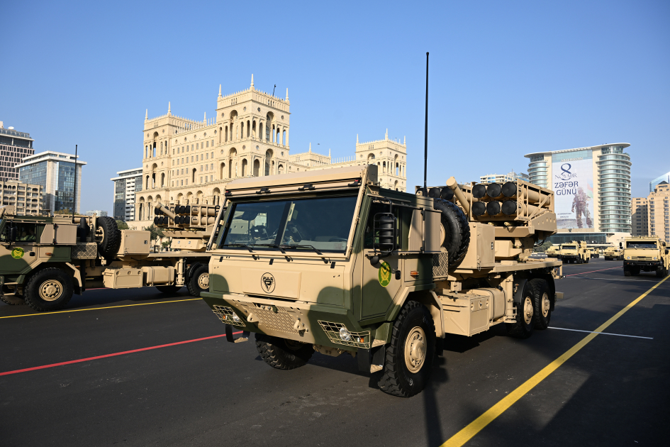 Президент Ильхам Алиев, Первая леди Мехрибан Алиева, Реджеп Тайип Эрдоган и Мухаммад Шахбаз Шариф приняли участие в Военном параде, посвященном пятой годовщине Победы в Отечественной войне (ФОТО/ВИДЕО)