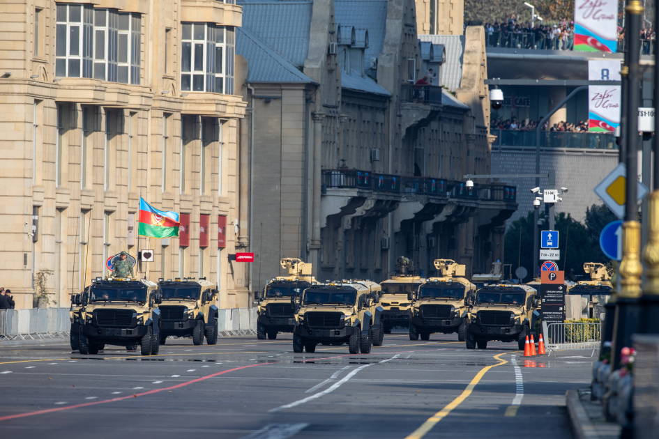 Президент Ильхам Алиев, Первая леди Мехрибан Алиева, Реджеп Тайип Эрдоган и Мухаммад Шахбаз Шариф приняли участие в Военном параде, посвященном пятой годовщине Победы в Отечественной войне (ФОТО/ВИДЕО)