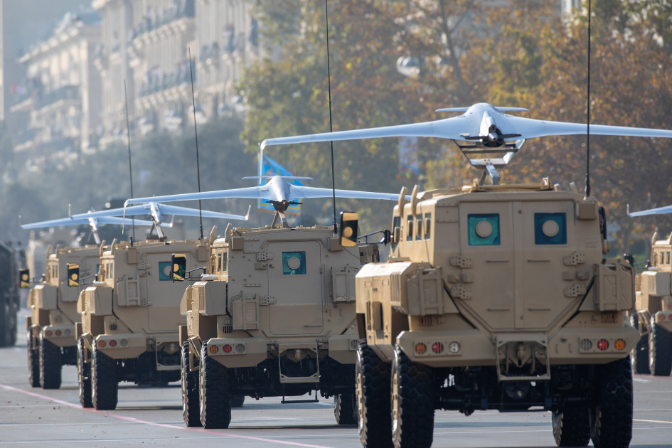 Президент Ильхам Алиев, Первая леди Мехрибан Алиева, Реджеп Тайип Эрдоган и Мухаммад Шахбаз Шариф приняли участие в Военном параде, посвященном пятой годовщине Победы в Отечественной войне (ФОТО/ВИДЕО)