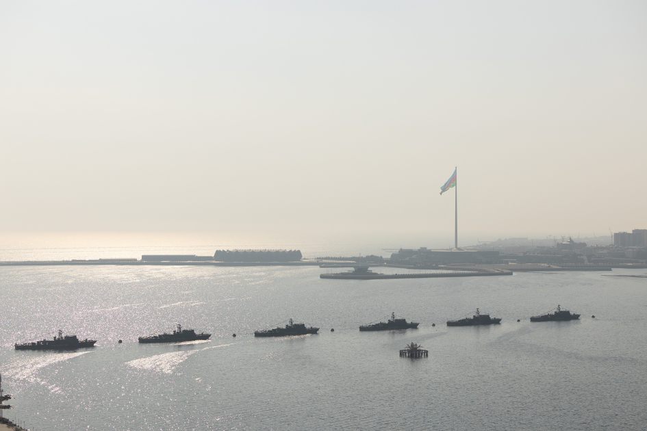 Президент Ильхам Алиев, Первая леди Мехрибан Алиева, Реджеп Тайип Эрдоган и Мухаммад Шахбаз Шариф приняли участие в Военном параде, посвященном пятой годовщине Победы в Отечественной войне (ФОТО/ВИДЕО)