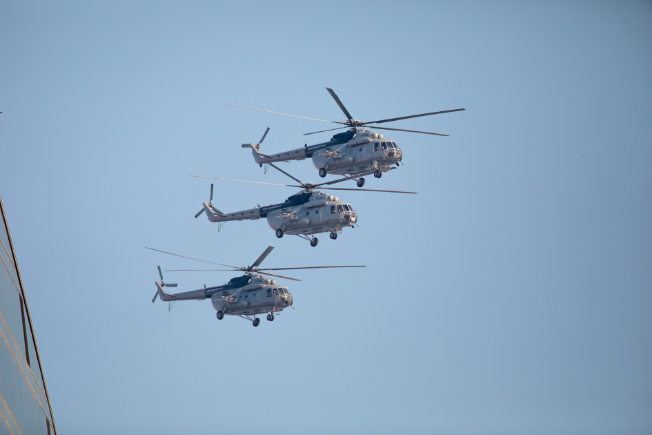 Президент Ильхам Алиев, Первая леди Мехрибан Алиева, Реджеп Тайип Эрдоган и Мухаммад Шахбаз Шариф приняли участие в Военном параде, посвященном пятой годовщине Победы в Отечественной войне (ФОТО/ВИДЕО)