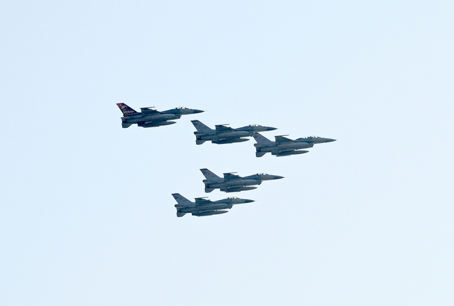 Президент Ильхам Алиев, Первая леди Мехрибан Алиева, Реджеп Тайип Эрдоган и Мухаммад Шахбаз Шариф приняли участие в Военном параде, посвященном пятой годовщине Победы в Отечественной войне (ФОТО/ВИДЕО)