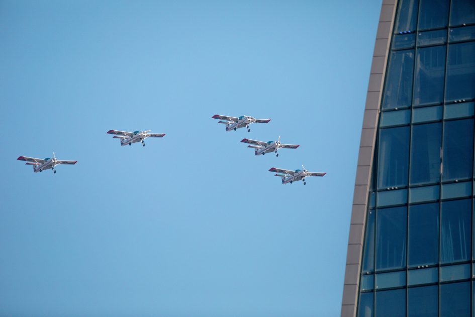 Президент Ильхам Алиев, Первая леди Мехрибан Алиева, Реджеп Тайип Эрдоган и Мухаммад Шахбаз Шариф приняли участие в Военном параде, посвященном пятой годовщине Победы в Отечественной войне (ФОТО/ВИДЕО)