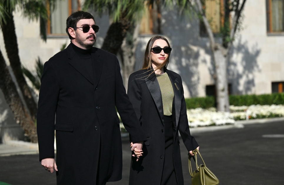 Президент Ильхам Алиев, Первая леди Мехрибан Алиева, Реджеп Тайип Эрдоган и Мухаммад Шахбаз Шариф приняли участие в Военном параде, посвященном пятой годовщине Победы в Отечественной войне (ФОТО/ВИДЕО)