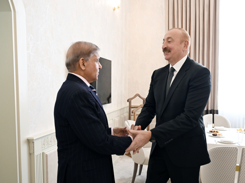 Президент Ильхам Алиев, Первая леди Мехрибан Алиева, Реджеп Тайип Эрдоган и Мухаммад Шахбаз Шариф приняли участие в Военном параде, посвященном пятой годовщине Победы в Отечественной войне (ФОТО/ВИДЕО)