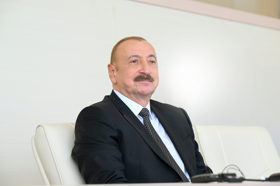 Президент Ильхам Алиев, Первая леди Мехрибан Алиева, Реджеп Тайип Эрдоган и Мухаммад Шахбаз Шариф приняли участие в Военном параде, посвященном пятой годовщине Победы в Отечественной войне (ФОТО/ВИДЕО)