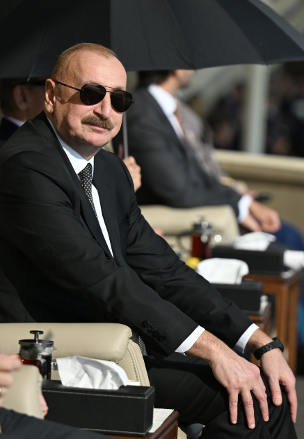 Президент Ильхам Алиев, Первая леди Мехрибан Алиева, Реджеп Тайип Эрдоган и Мухаммад Шахбаз Шариф приняли участие в Военном параде, посвященном пятой годовщине Победы в Отечественной войне (ФОТО/ВИДЕО)