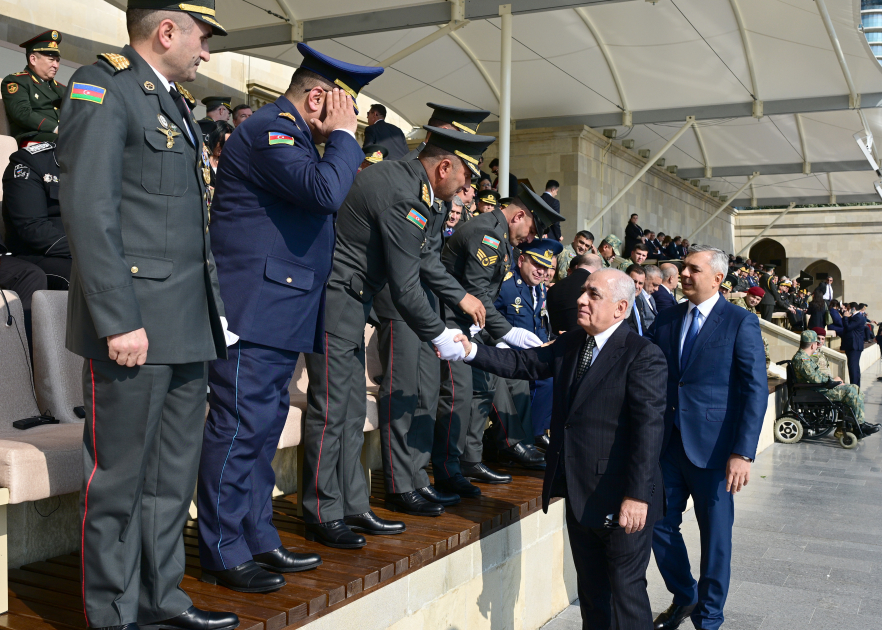 Президент Ильхам Алиев, Первая леди Мехрибан Алиева, Реджеп Тайип Эрдоган и Мухаммад Шахбаз Шариф приняли участие в Военном параде, посвященном пятой годовщине Победы в Отечественной войне (ФОТО/ВИДЕО)
