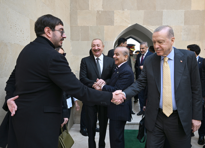 Президент Ильхам Алиев, Первая леди Мехрибан Алиева, Реджеп Тайип Эрдоган и Мухаммад Шахбаз Шариф приняли участие в Военном параде, посвященном пятой годовщине Победы в Отечественной войне (ФОТО/ВИДЕО)