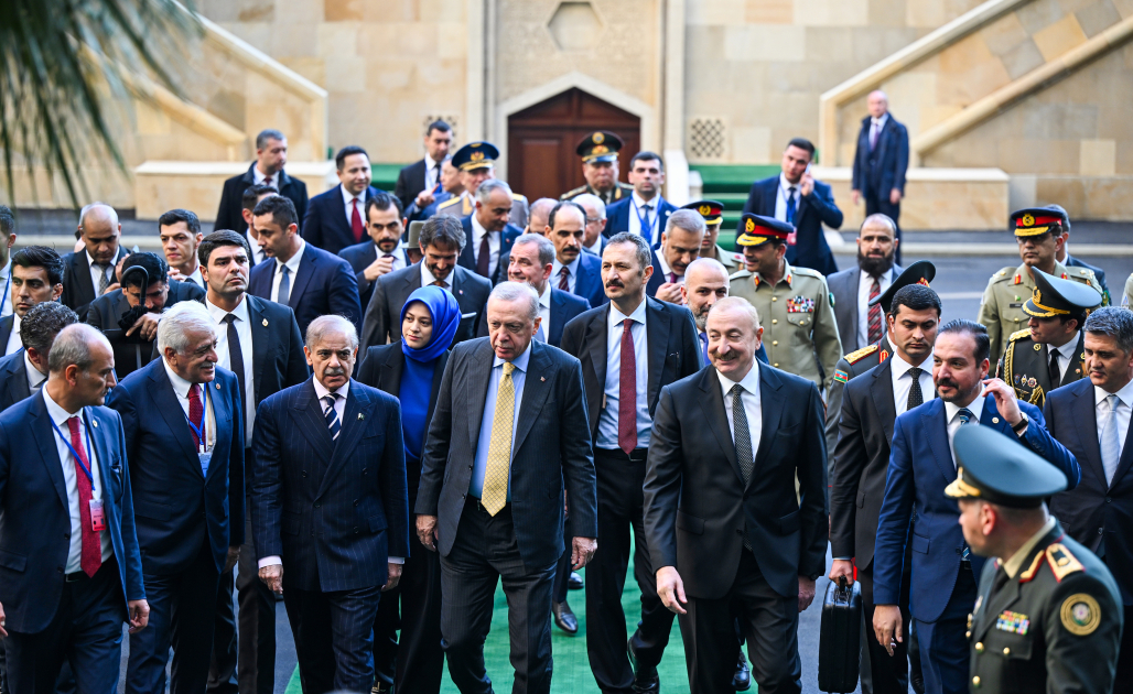 Президент Ильхам Алиев, Первая леди Мехрибан Алиева, Реджеп Тайип Эрдоган и Мухаммад Шахбаз Шариф приняли участие в Военном параде, посвященном пятой годовщине Победы в Отечественной войне (ФОТО/ВИДЕО)