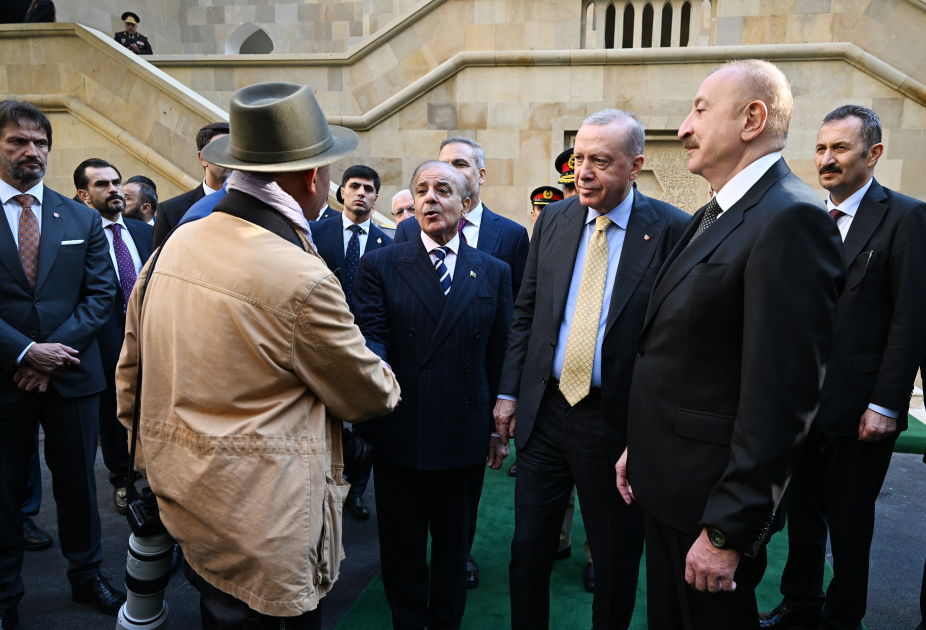 Президент Ильхам Алиев, Первая леди Мехрибан Алиева, Реджеп Тайип Эрдоган и Мухаммад Шахбаз Шариф приняли участие в Военном параде, посвященном пятой годовщине Победы в Отечественной войне (ФОТО/ВИДЕО)