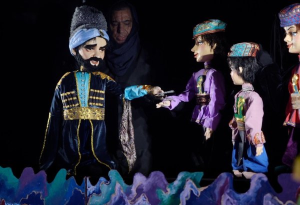 Для детей героев Карабахской войны организован показ спектакля "Семь гранатовых ветвей" (ФОТО)