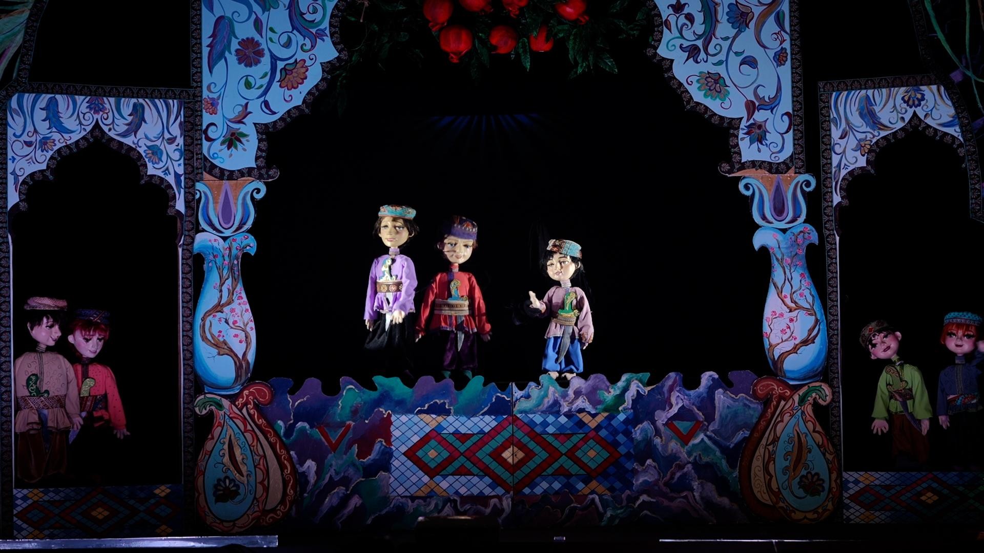 Для детей героев Карабахской войны организован показ спектакля "Семь гранатовых ветвей" (ФОТО)