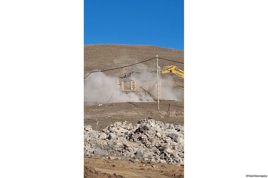 В поселке Горчу начались работы по сносу непригодных к эксплуатации зданий (ФОТО)