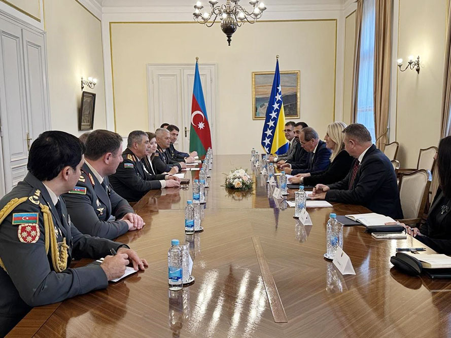 Министр обороны Азербайджана совершил визит в Боснию и Герцеговину