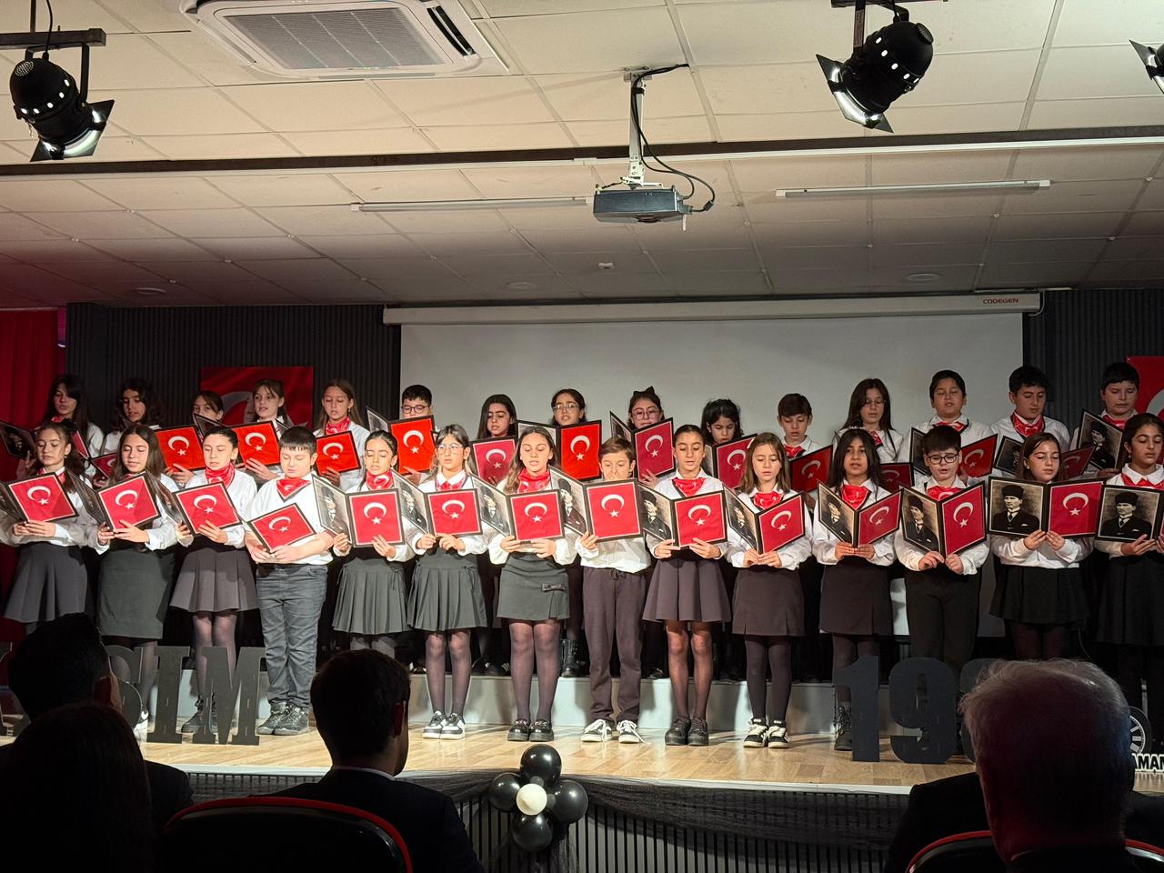 Дети шехидов и ветеранов Отечественной войны Азербайджана посетили Стамбул (ФОТО)