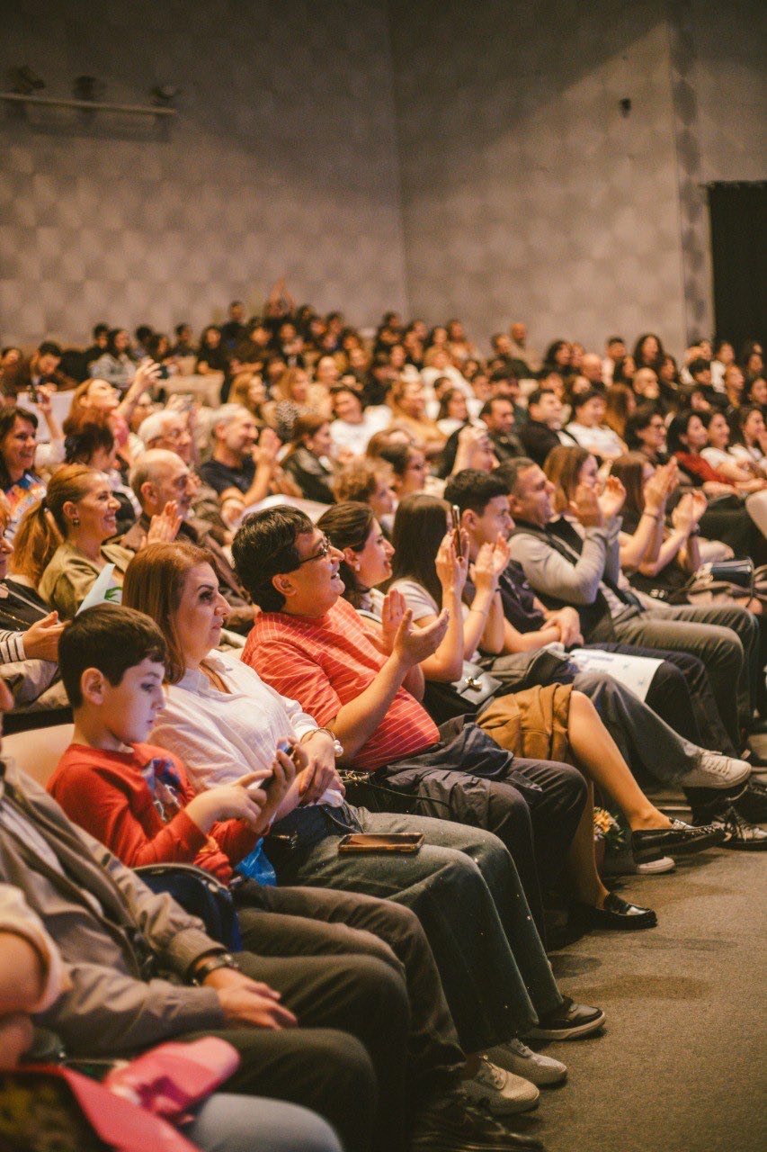В Баку проходит Детская юниор-лига КВН – с азартом, талантом, юмором и живой конкуренцией (ФОТО)