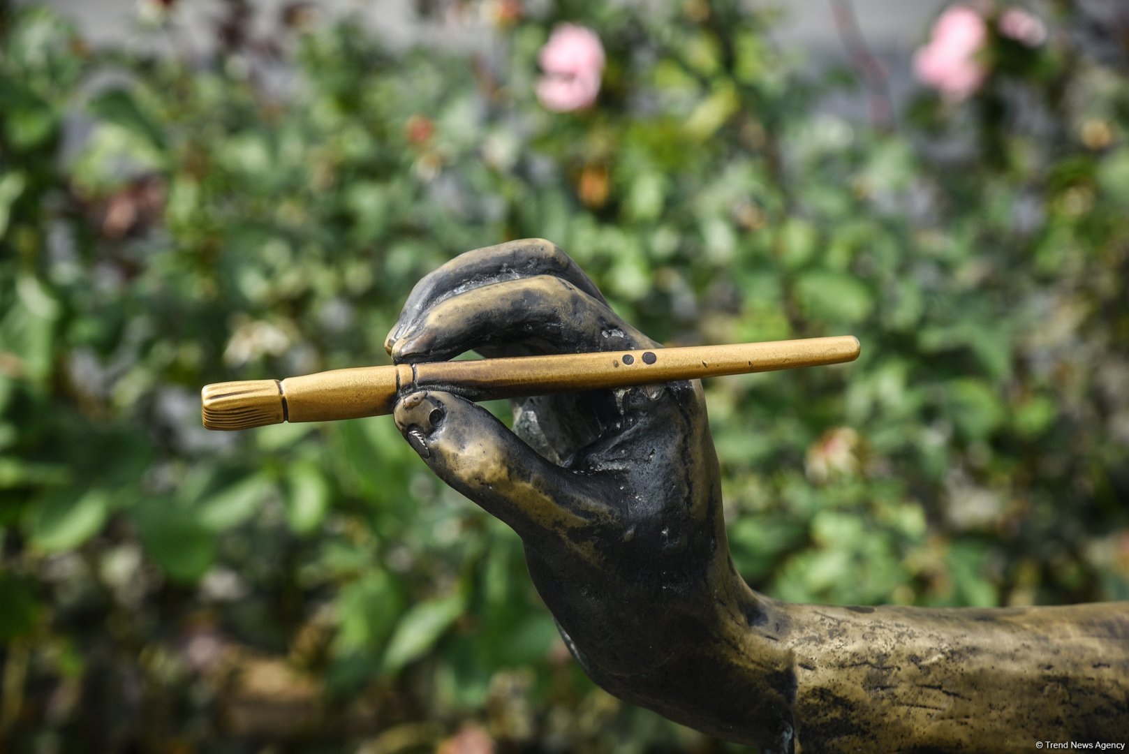 Бронзовые истории Баку: город, в котором оживает скульптура (ФОТО)