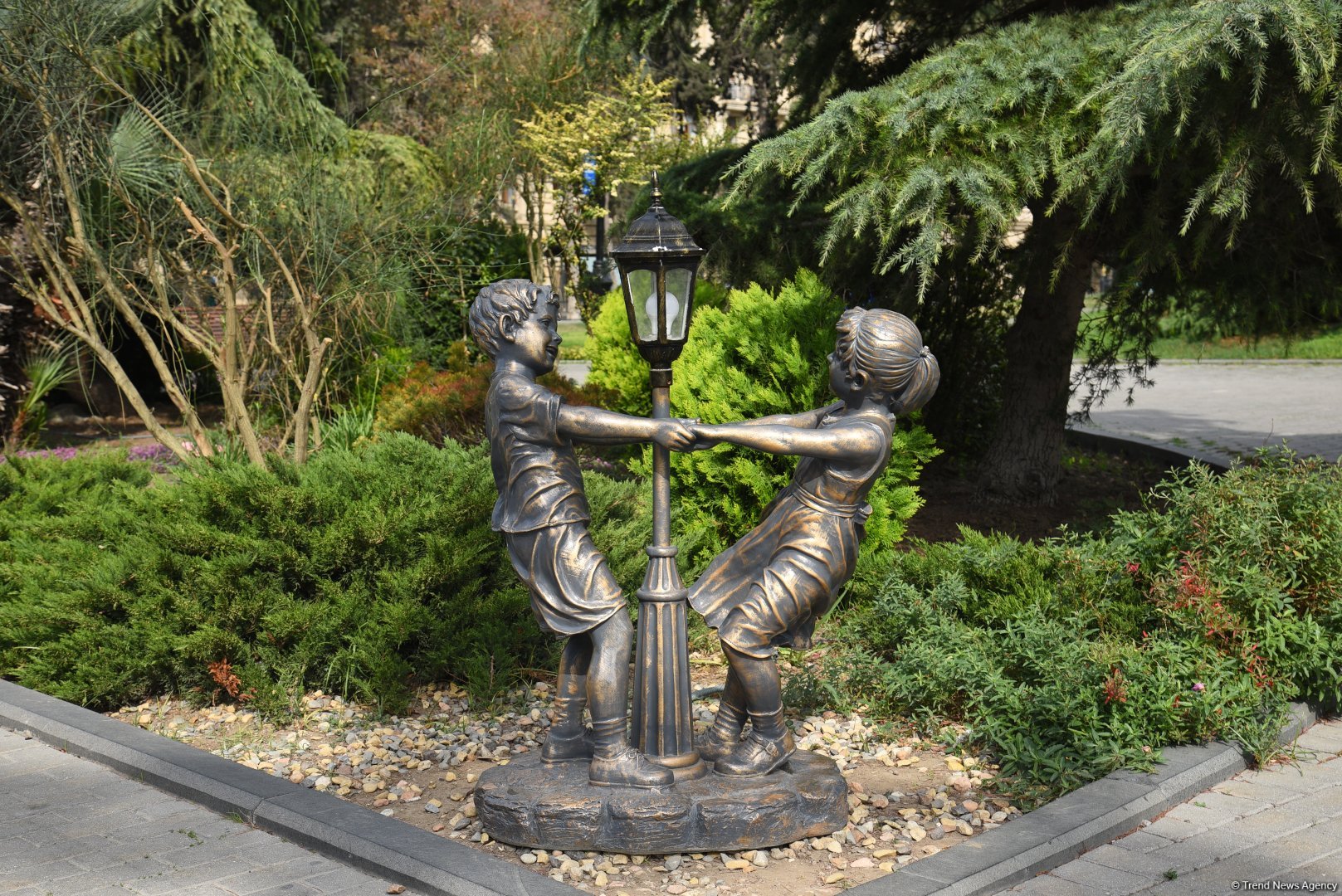 Бронзовые истории Баку: город, в котором оживает скульптура (ФОТО)