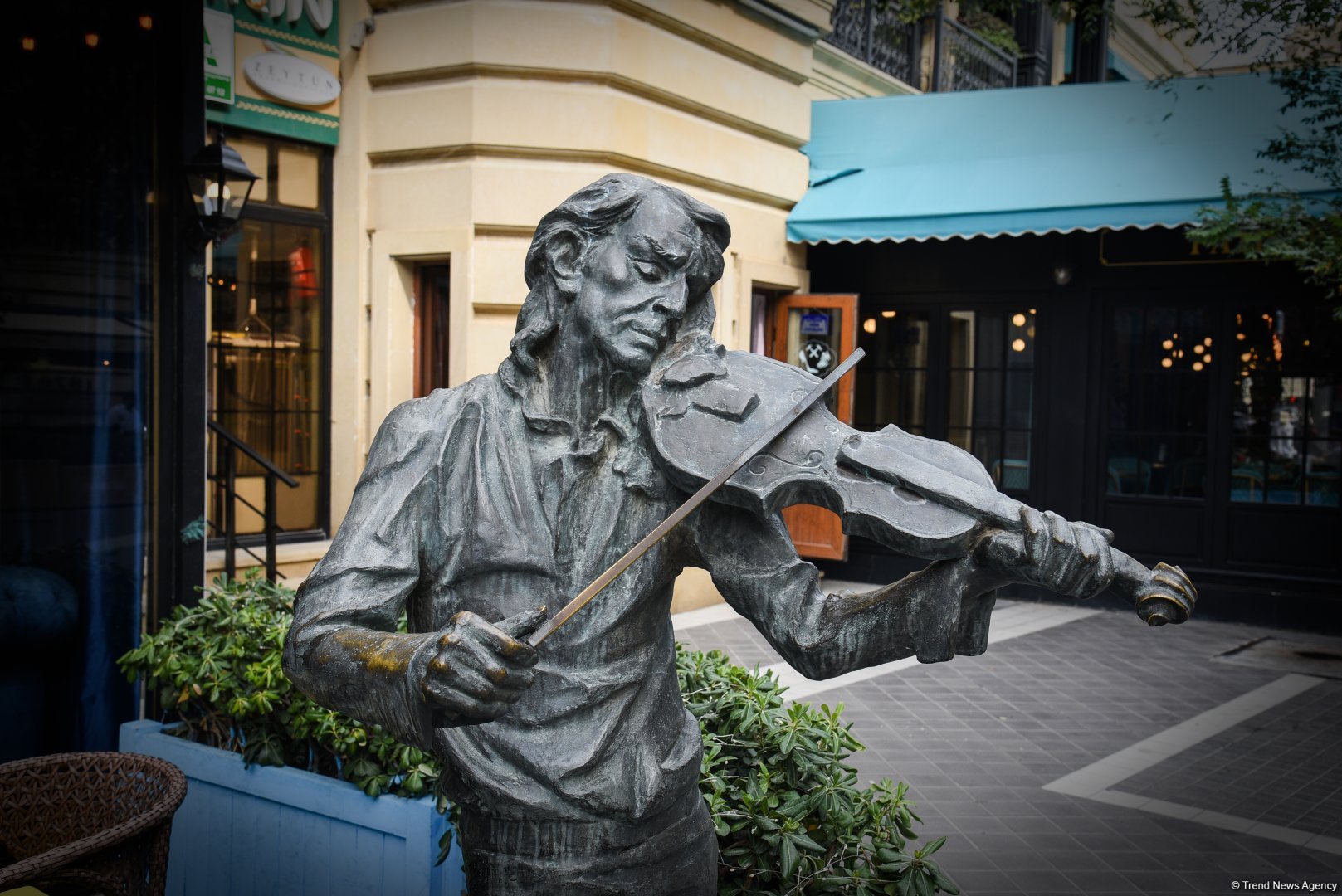 Бронзовые истории Баку: город, в котором оживает скульптура (ФОТО)