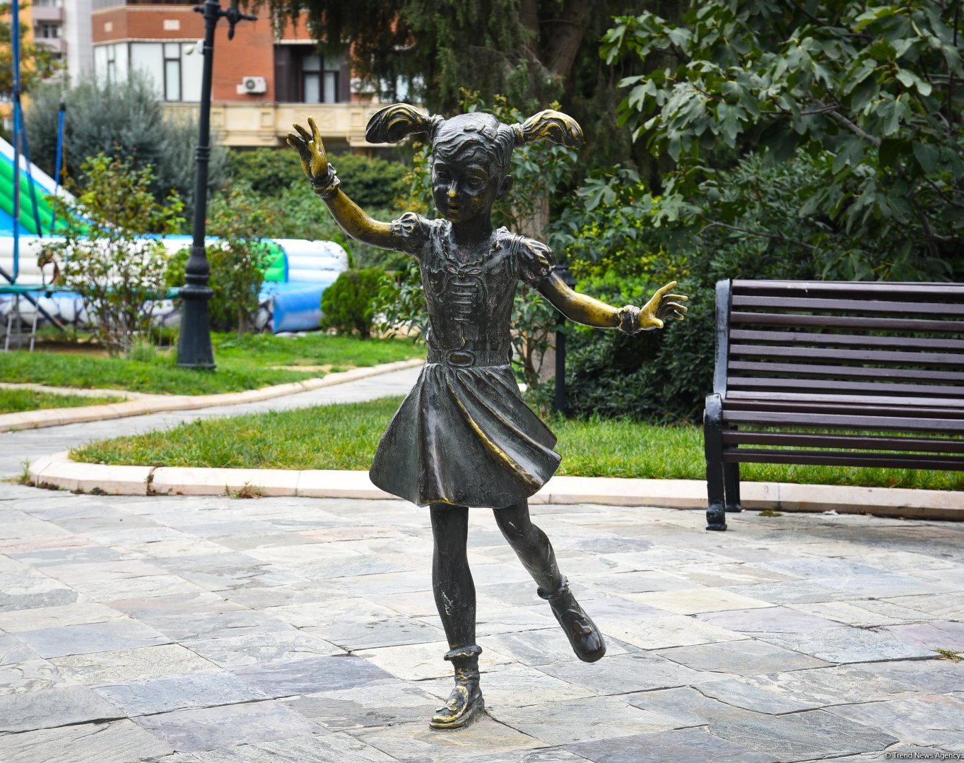 Бронзовые истории Баку: город, в котором оживает скульптура (ФОТО)