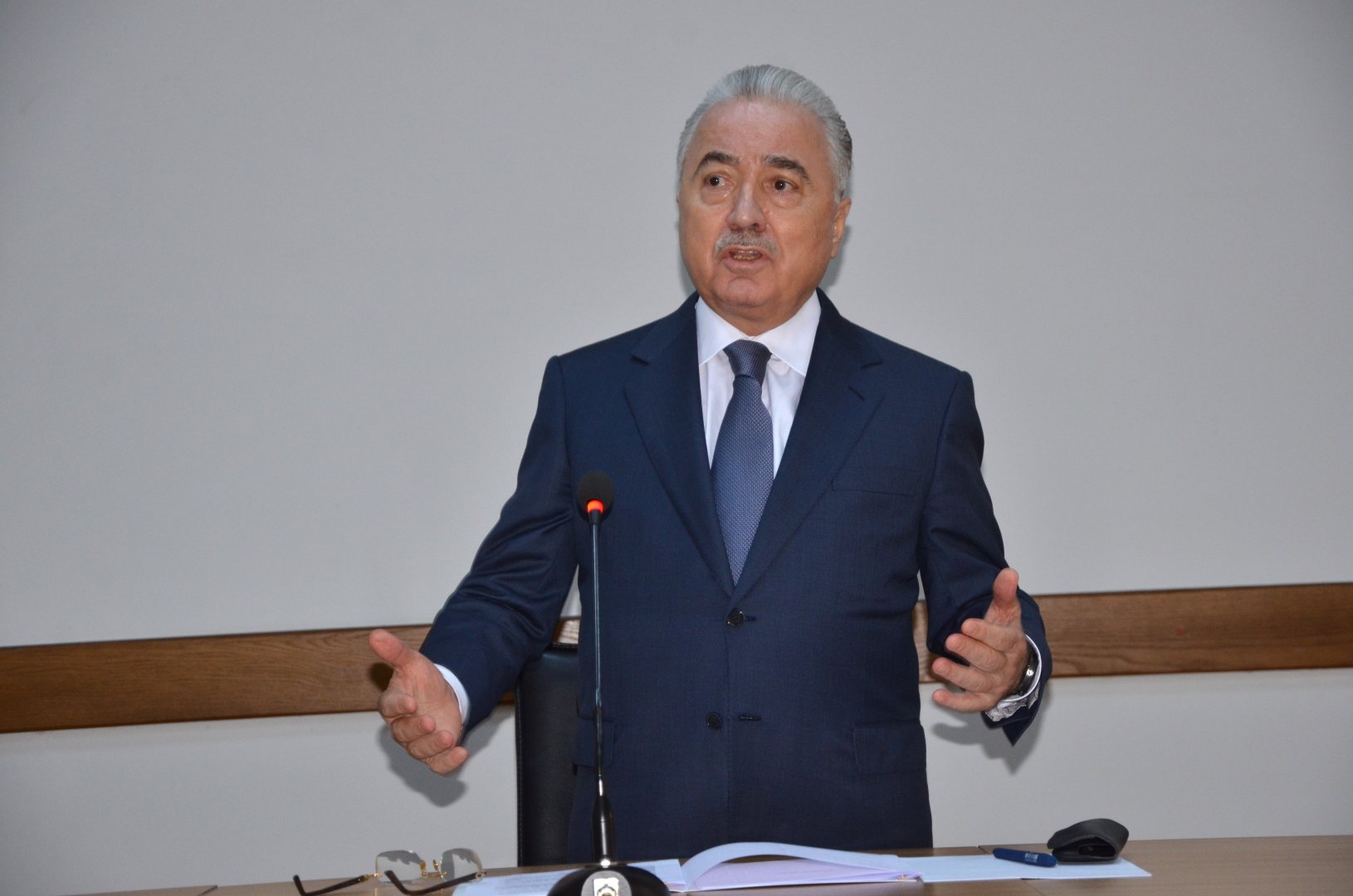 Новый глава ИВ Кюрдамирского района представлен коллективу