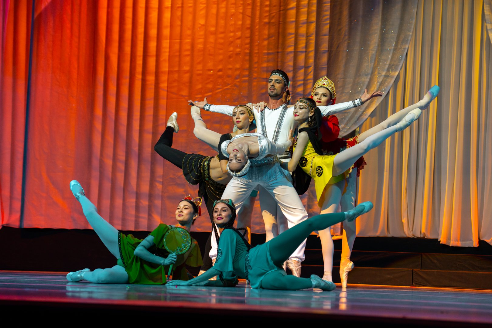 "Семь красавиц" в Азербайджане - возрождение шедевра легенды о любви и власти (ФОТО)