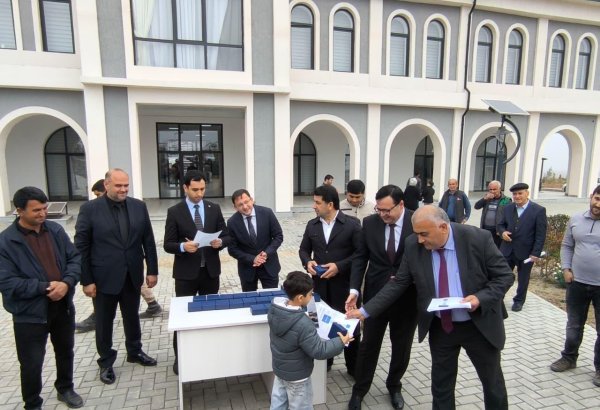 В село Хыдырлы Агдамского района прибыла очередная группа переселенцев (ФОТО)